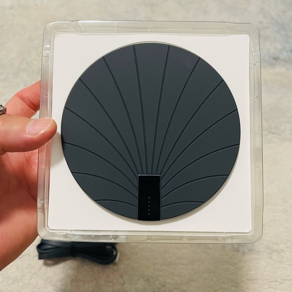 Like New Lexon LL127 BALI Wireless Power Bank 500 mAh With 10W Wireless Charging - Picture 10 of 12